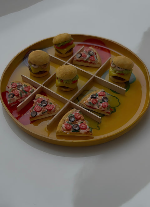 Tic tac toe -Pizza vs. Burger